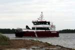 MV Achiever - Serviceschiff der Northern Offshore Services für EnBW kurz vor der Einfahrt zum Hafen Barhöft nahe Stralsund, Aufnahme aus Richtung Badestrand am 10.08.2014