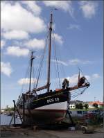 BS 39 MARGARETHA wird an Land berholt. Sie wurde 1911 gebaut, ist 16 m lang und war bis 1973 im Fischereieinsatz. Heute gehrt sie zum Museumshafen Bsum. 13.08.2010
Mehr zum Museumshafen Bsum unter: http://www.museumshafen-buesum.de