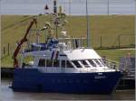 Die SDFALL ist ein Forschungskutter des Forschungs- und Technologiezentrums Westkste der Christian-Albrechts-Universitt Kiel. Sie ist 19 m lang und 6 m breit. Hier liegt sie am 13.08.2010 in ihrem Heimathafen Bsum. 