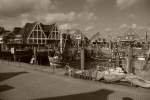 Ostfriesland in Schwarzweiss: Fischkutter am Sielhafen 