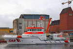 SAR-Schiff FELIX SAND am 10.11.2022 im Hafen von Neustadt / Holstein gen Ostsee fahrend