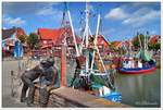 Skulptur am Fischereihafen von Neuharlingersiel. Wenige hundert Meter von hier, befindet sich der Fähranleger zur Insel Spiekeroog. Urlaub an der Nordsee im Juli 2014.