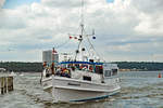 HANSEAT II im Hafen von Niendorf / Ostsee einlaufend.