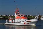 . Seenotrettungsschiff Bernhard Grubben fährt nach einem Personalwechsel wieder aus dem Hafen von Norddeich aus. Das Bot gehért zu der 23,1 m Klasse und ist in Norderney stationiert. 08.05.2016
