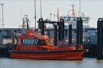 . Boot AHTO-15, der Frisia Offshore Gesellschaft, hat im Hafen von Norddeich festgemacht.  01.05.2016