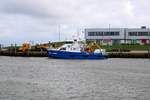 Katamaran  Wind Force I  (Bauj. 2009) der Reederei Norden-Frisia (Frisia Offshore) für den Transport von Personen und Material zum Offshore-Windpark Alpha ventus inkl. Kran befindet sich im Norddeicher Hafen. [25.7.2017 - 11:18 Uhr]