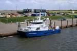 Katamaran  Wind Force I  (Bauj. 2009) der Reederei Norden-Frisia (Frisia Offshore) für den Transport von Personen und Material zum Offshore-Windpark Alpha ventus inkl. Kran befindet sich im Norddeicher Hafen. [28.7.2017 - 14:02 Uhr]