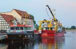 Seezeichenmotorschiff „Oie“ und Gewässerüberwachungs - und Ölfangschiff „Strelasund“ im Stadthafen zu den 51.