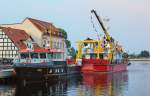 Seezeichenmotorschiff „Oie“ und Gewässerüberwachungs - und Ölfangschiff „Strelasund“ im Stadthafen zu den 51. Ueckermünder Hafftagen. - 27.07.2014