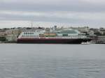 Auf ihrer Jungfernfahrt prsentiert sich die M/S  Trollfjord  in Kristiansund.