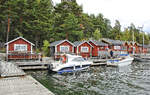 Der Freizeithafen in Alsvik auf der Insel Svartsö im Stockholmer Schärenhof.