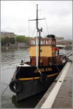 Die JOHN KING ist ein 1935 bei Charles Hill & Sons in Bristol gebauter Schlepper mit einer Länge von 20,89 m und einer Breite von 5,18 m. Der Schlepper trug auch schon die Namen PETER LEIGH, PRIDE und DURDHAM. Heimathafen ist Bristol. Hier liegt sie am 02.06.2014 vor dem M Shed Museum im Floating Harbour.