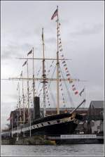 In Bristol kann die von Isambard Kingdom Brunel entworfene GREAT BRITAIN in ihrem Baudock besichtigt werden. Sie wurde 1845 in Dienst gestellt und war das erste Schiff aus Eisen, dass mit Propellerantrieb den Atlantik überquerte. Die Dampfmaschine leistete 500 PS. Die GREAT BRITAIN ist 98,15 m lang, 15,39 m breit. Sie bot max. 252 Passagieren und 130 Besatzungsmitgliedern Platz. Die museale Präsentation dieses technischen Denkmals ersten Ranges ist außerordentlich eindrucksvoll und technisch ausgesprochen aufwendig. 03.06.2014
Siehe auch:
http://www.ssgreatbritain.org/