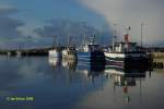 Fischerboote im Hafen von Hvide Sande, Dnemark. Die beiden hinteren Schiffe sind die Blabjerg und die Helle-Jes.

 Jan Schuur 2009
