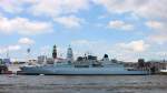 F-220 beim hamburger Hafengeburtstag am 13.Mai 09. Das ist die Fregatte HAMBURG, ein Schiff der  SACHSEN  Klasse, von denen es 3 Einheiten gibt. SACHSEN, HAMBUR u HESSEN. Bj. 2004.