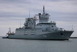 Die Fregatte SACHSEN-ANHALT(F224)auf dem Seeweg von Wilhelmshaven nach Warnemünde beim Einlaufen am Vormittag in Warnemünde.28.08.2020