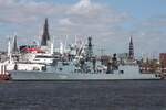 Fregatte F 213 AUGSBURG; Aufnahmeort: Elbe/Hafen Hamburg, Deutschland; Datum: 10.05.2015; Info: Das Bild entstand anlässlich der Auslaufparade des 826. Hamburger Hafengeburtstages.