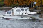 Die Marinebarkasse Marine 1 ist am 30.10.09 auf der Spree in Berlin-Spindlersfeld unterwegs.