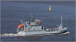 Die Y 1644 EVERSAND ist ein lreinigungsschiff der Deutschen Marine. Hier ist sie am 30.08.2016 auf der Weser Hhe Bremerhaven zu sehen.