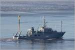 Das Mehrzweckerprobungsboot Y 861 KRONSORT der Deutschen Marine fährt am 06.12.2016 Höhe Bremerhaven weserabwärts. Es wurde auf der Elsflether Werft gebaut und 1987 in Dienst gestellt.