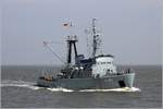 Der Marine-Hochseeschlepper A 1451 WANGEROOGE läuft am 12.04.2018 bei Cuxhaven in die Elbe ein.
