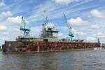Hamburg am 9.8.2022: Lürssen/Norderwerft Dock 3 im Reiherstieg mit FGS WERRA, A514, Klasse 404 (Elbe Klasse)  / 