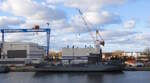 Der 101m lange Versorger (MMSI:211211500) RHEIN A513 am 21.11.25 in Rostock.