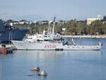 Küstentransporter und Minenleger Tremiti A5348 der Ital. Marine im Hafen von Brindisi (04.03.2023)