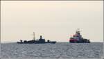 Spezialisten vor Warnemnde. Links das Schnellbott P 6122 PUMA der Marine und rechts die ARKONA der Wasser- und Schifffahrtsverwaltung. 14.06.2007