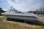 Ab 1975 wurden in der Schiffswerft Rechlin 89 Grenzsicherungsboote vom Typ GSB 075 gebaut. Diese waren hauptsächlich für die Grenztruppen der DDR vorgesehen. (Luftfahrttechnisches Museum Rechlin, August 2023)