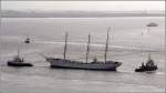 Die GORCH FOCK ohne Rahen! Mit Untersttzung der Schlepper GROHN und ARION wird sie zu berholungsarbeiten zu Bredo in den Fischereihafen von Bremerhaven verbracht. 29.03.2010