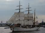 Gorch Fock, das Deutsche Segelschulschiff bei der Einlaufparade zum 824sten Hafengeburtstag in Hamburg am 09.05.2013 gesehen.