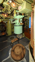 Im Innern des dänischen U-Bootes SPRINGEREN - das Periskop. (Marinemuseum Aalborg, Juni 2018)