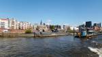 U-434 (russ. B-515) bei Niedrigwasser am 19.4.2015, Hamburg, Elbe, Liegeplatz St. Pauli-Fischmarkt / 
U-Boot der sowj. + russ. Marine, TANGO-Klasse (Projekt 641 B) / Lüa 90,16 m, B 8,72 m, Tg 6,6 m / Verdrängung: 2800 t aufgetaucht, 3630 t getaucht / 3 Diesel ges. 5250 PS, 3 E-Motore ges. 5400 PS + 1x 140 PS, 13 kn aufgetaucht, 15 kn getaucht / Tauchtiefe: 240 m, max. 400 m / 1976 bei Krasnoje Sormowo Gorki, 2002 Umbau zum Museumsschiff /
