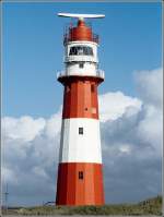 Der kleine Leuchtturm von Borkum war von 1891 bis 2003 als Leitfeuer in Betrieb. Seit 1967 wird er auch als Radarturm genutzt. Scan eines Dias vom April 2005.