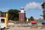 Das nur 8 m hohe Quermarkenfeuer Ohlhrn in Wyk auf Fhr ist wichtig fr die Navigation der durch die Norderaue - das Fahrwasser zwischen Fhr und Langeness - fahrenden Schiffe. Aufnahmedatum: 28.08.2006