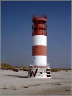 Das Oberfeuer auf Helgoland Dne wurde 1936 errichtet. 120 m davon entfernt steht das Unterfeuer im Wasser. Scan eines Dias vom 05.09.2004.