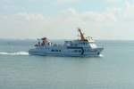 Am 23.08.2007 befindet sich die Langeoog II (IMO 9032599) auf einer Ausflugsfahrt von Langeoog nach Baltrum. Die Langeoog II wurde 1991 gebaut und ist 33,29 Meter lang. Auf ihr finden neben den vier Besatzungsmitgliedern noch 260 Passagiere Platz. Die zwei 408 PS leistenden Volvo Penta TAMD 162 Motoren beschleunigen das Schiff auf 12 kn. 