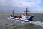 Landungs- bzw. Frachtschiff  Frisia VII  (Bauj. 1984) der Reederei Norden-Frisia auf der Nordsee nach Norddeich. Aufgenommen von der Personenfähre  Frisia I . [28.7.2017 - 10:47 Uhr]
