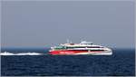 Die neue HALUNDER JET (IMO 9825295) am 14.05.2018 auf dem Weg von Helgoland nach Hamburg. Sie ist 56,4 m lang und 14 m breit, die GT/BRZ beträgt 1.231 und die DWT 96 t. Ihre vier Maschinen leisten 8.960 kw und ermöglichen eine Spitzengeschwindigkeit von 36 kn. 680 Passagieren finden auf ihr Platz. Heimathafen ist Limassol (Zypern).