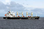 Bulk carrier JABAL HIFIT (IMO:9735804) Flagge Marshall Islands auf der Elbe am 17.04.2024 vor Cuxhaven.
