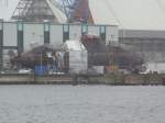 Müsste ein U- Boot der Klasse 212A sein welches hier in Kiel im Dock liegt. Fotografiert am 24.07.2011