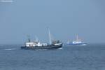 vorne Fahrgastschiff MJ KALLIN und dahinter die GOLDBUTT der Fischereiaufsicht aus Sassnitz in Höhe der Kreidefelsen / Nationalpark Jasmund (Rügen, Mai 2011)