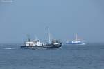 vorne Fahrgastschiff MJ KALLIN und dahinter die GOLDBUTT der Fischereiaufsicht aus Sassnitz in Höhe der Kreidefelsen / Nationalpark Jasmund (Rügen, Mai 2011)