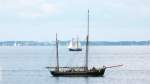 Zweimaster mit und ohne Segel in der Lübecker Bucht bei Niendorf an der Ostsee am 23.09.2013