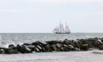 Zweimaster auf der Ostsee vor der Küste bei Thiessow (Mönchgut, Rügen, 25.09.2012)