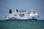 Eine der grten Fhren fr Bahn und Auto auf der Ostsee ist das Fhrschiff SKANE der Scandlines HANSA Linie bei der Einfahrt zum Hafen Rostock-Warnemnde, 07.06.08.