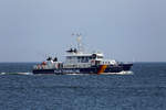 Zollboot Rügen (nun auch in blau) vor Sassnitz.