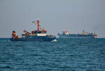 Fischereiforschungsschiff CLUPEA (IMO-Nr. 9573359) und Dredger GERADUS MERCATOR (IMO 9119335) auf der Prorer Wiek. - 21.10.2018