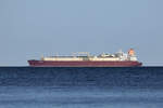 Der 315,0m lange LNG-Tanker AL KHATTIYA (IMO 9431111) vor Usedom von Swinemünde kommend.